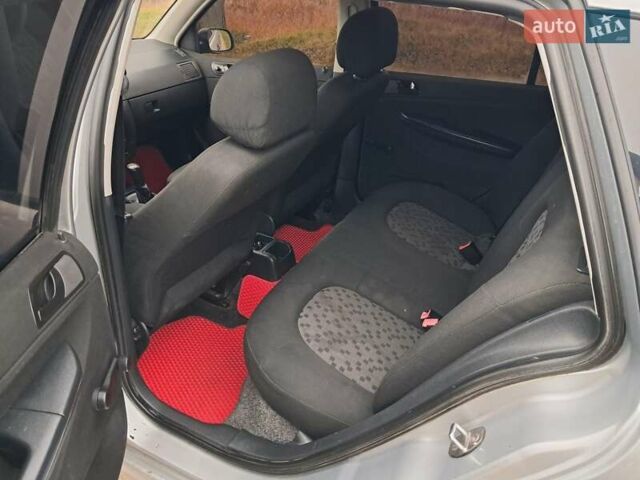 Серый Шкода Фабия, объемом двигателя 1.2 л и пробегом 220 тыс. км за 3999 $, фото 8 на Automoto.ua