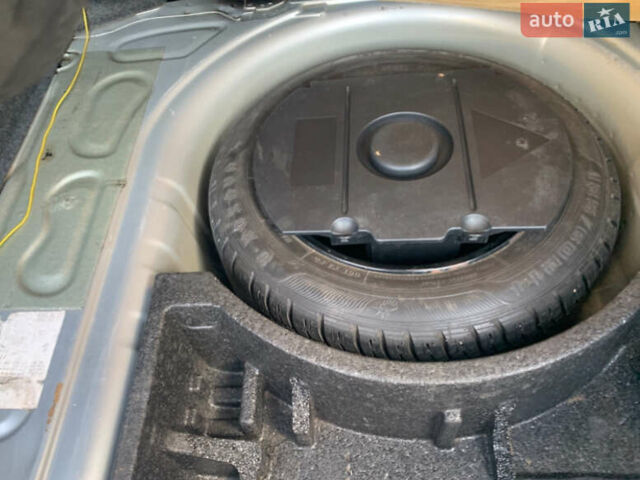 Серый Шкода Фабия, объемом двигателя 1.39 л и пробегом 253 тыс. км за 4900 $, фото 11 на Automoto.ua