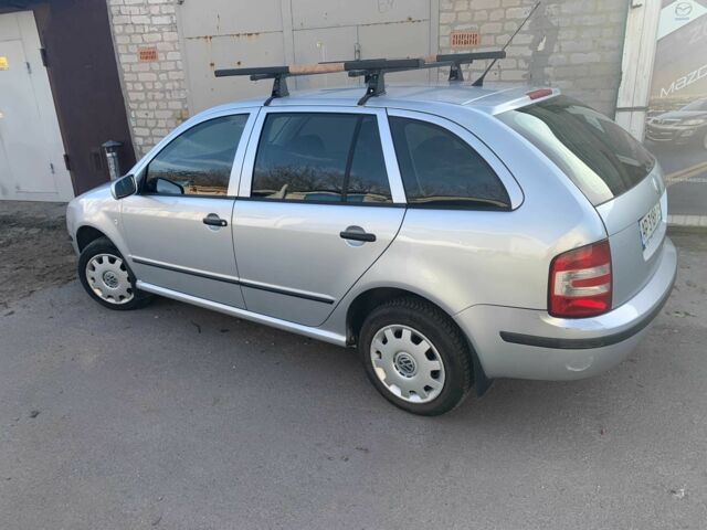 Серый Шкода Фабия, объемом двигателя 1.4 л и пробегом 253 тыс. км за 4900 $, фото 1 на Automoto.ua