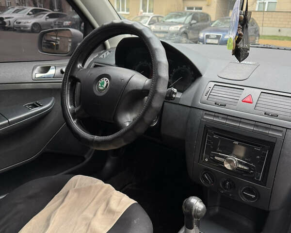 Серый Шкода Фабия, объемом двигателя 1.4 л и пробегом 212 тыс. км за 4100 $, фото 10 на Automoto.ua