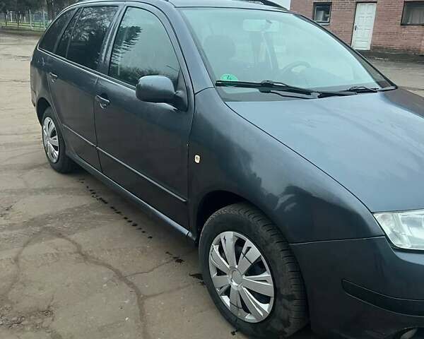 Серый Шкода Фабия, объемом двигателя 1.2 л и пробегом 193 тыс. км за 3200 $, фото 3 на Automoto.ua