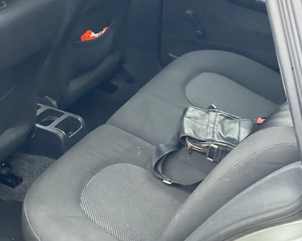 Серый Шкода Фабия, объемом двигателя 1.4 л и пробегом 226 тыс. км за 4550 $, фото 6 на Automoto.ua