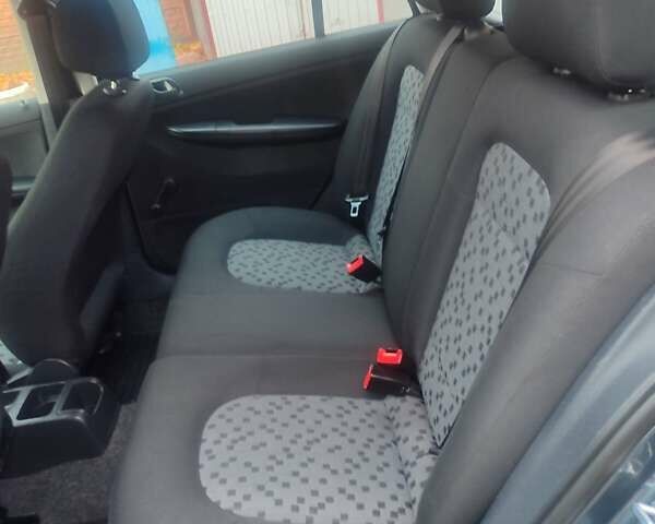 Сірий Шкода Фабія, об'ємом двигуна 1.39 л та пробігом 180 тис. км за 4440 $, фото 2 на Automoto.ua