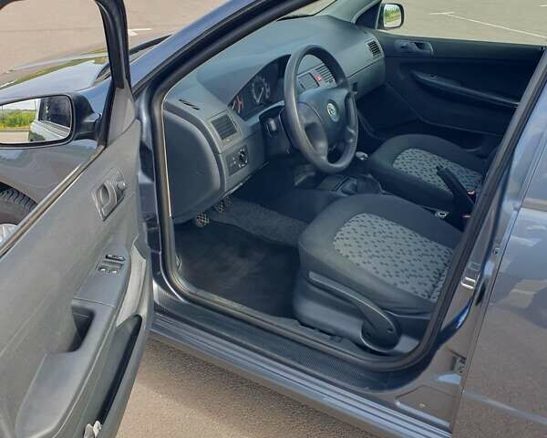 Серый Шкода Фабия, объемом двигателя 1.4 л и пробегом 200 тыс. км за 4900 $, фото 23 на Automoto.ua