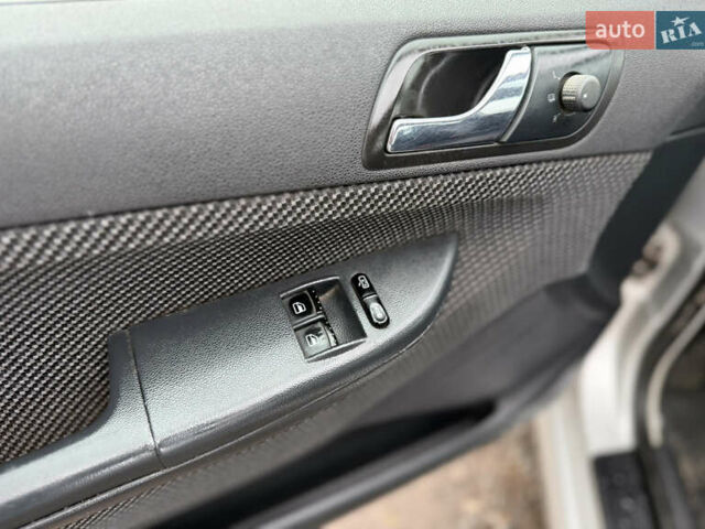 Сірий Шкода Фабія, об'ємом двигуна 1.42 л та пробігом 370 тис. км за 3300 $, фото 33 на Automoto.ua