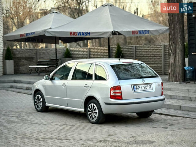 Серый Шкода Фабия, объемом двигателя 1.39 л и пробегом 190 тыс. км за 4300 $, фото 3 на Automoto.ua