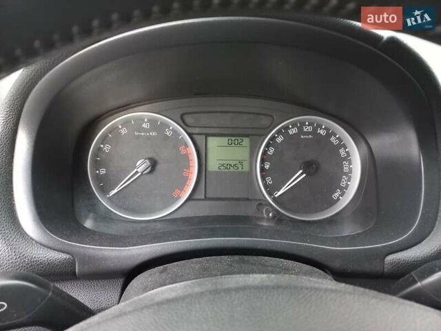 Сірий Шкода Фабія, об'ємом двигуна 1.39 л та пробігом 250 тис. км за 5300 $, фото 16 на Automoto.ua