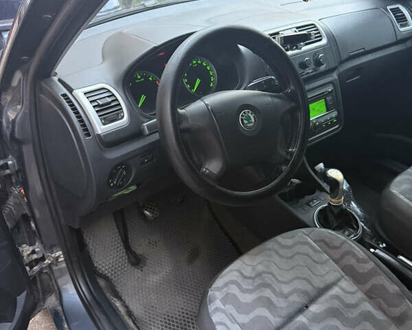 Серый Шкода Фабия, объемом двигателя 1.42 л и пробегом 340 тыс. км за 4299 $, фото 10 на Automoto.ua