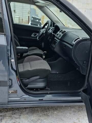 Серый Шкода Фабия, объемом двигателя 1.6 л и пробегом 265 тыс. км за 5200 $, фото 12 на Automoto.ua