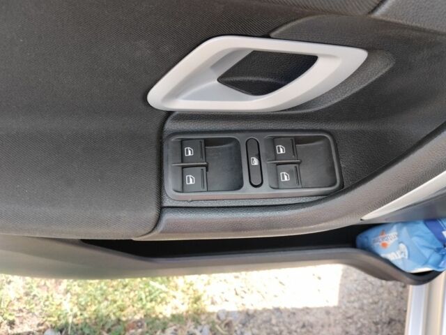 Серый Шкода Фабия, объемом двигателя 0 л и пробегом 220 тыс. км за 5500 $, фото 4 на Automoto.ua