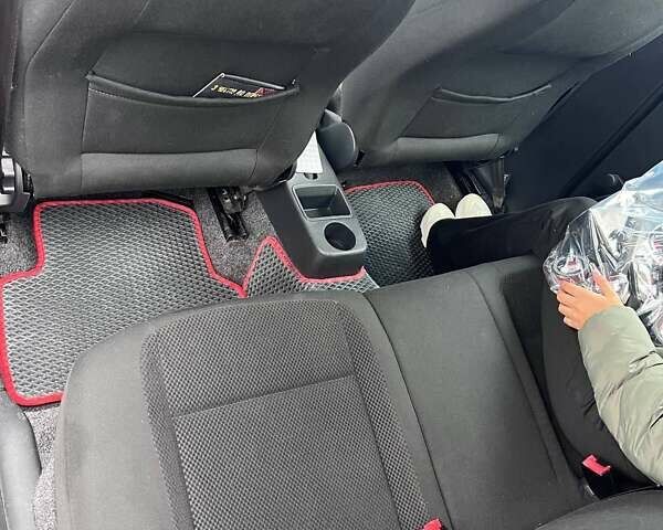 Серый Шкода Фабия, объемом двигателя 1.4 л и пробегом 221 тыс. км за 5000 $, фото 4 на Automoto.ua