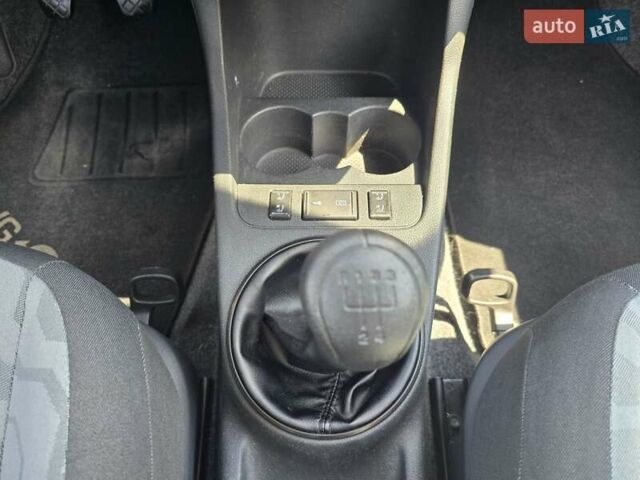 Серый Шкода Фабия, объемом двигателя 1.6 л и пробегом 215 тыс. км за 5599 $, фото 40 на Automoto.ua