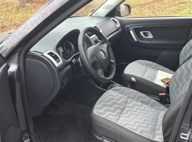 Серый Шкода Фабия, объемом двигателя 0 л и пробегом 220 тыс. км за 5500 $, фото 6 на Automoto.ua