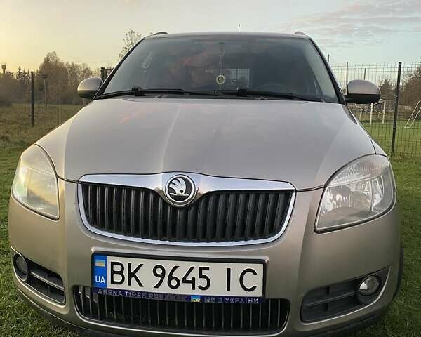 Серый Шкода Фабия, объемом двигателя 1.4 л и пробегом 310 тыс. км за 4200 $, фото 17 на Automoto.ua