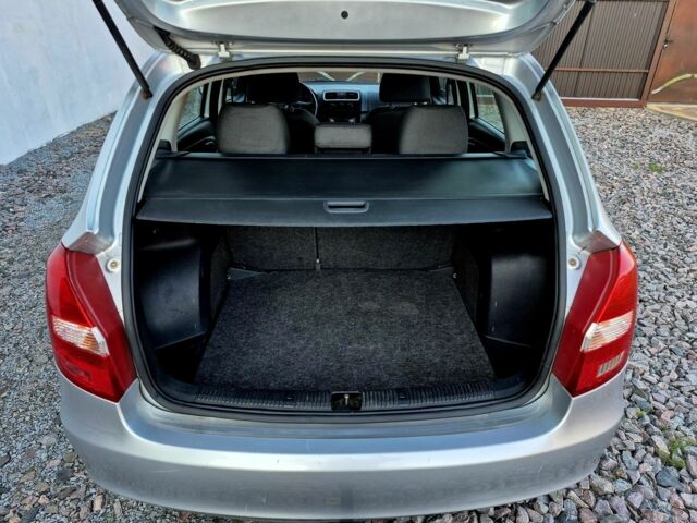 Серый Шкода Фабия, объемом двигателя 1.2 л и пробегом 237 тыс. км за 3999 $, фото 7 на Automoto.ua