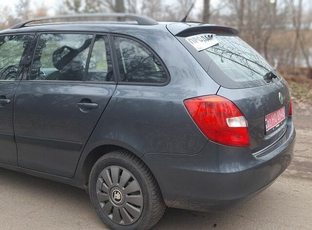 Серый Шкода Фабия, объемом двигателя 0 л и пробегом 220 тыс. км за 5500 $, фото 3 на Automoto.ua