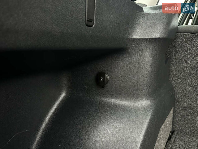 Серый Шкода Фабия, объемом двигателя 1.39 л и пробегом 224 тыс. км за 5800 $, фото 37 на Automoto.ua