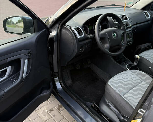 Сірий Шкода Фабія, об'ємом двигуна 1.6 л та пробігом 193 тис. км за 5900 $, фото 17 на Automoto.ua