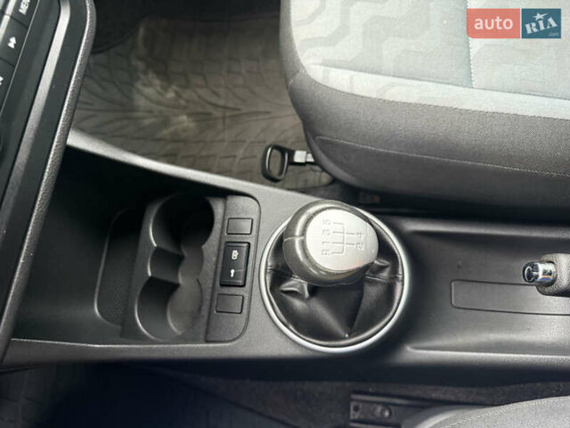 Сірий Шкода Фабія, об'ємом двигуна 1.6 л та пробігом 195 тис. км за 6500 $, фото 32 на Automoto.ua