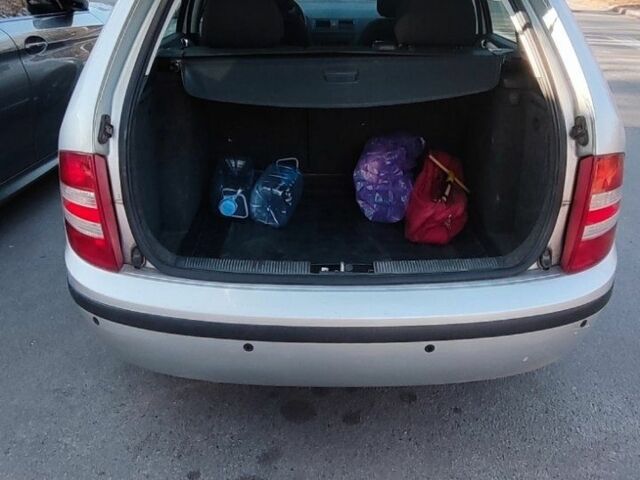 Серый Шкода Фабия, объемом двигателя 0 л и пробегом 297 тыс. км за 4000 $, фото 1 на Automoto.ua