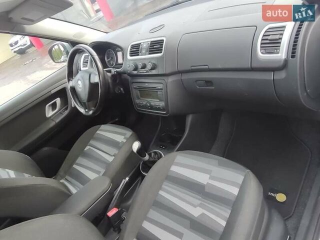 Сірий Шкода Фабія, об'ємом двигуна 1.39 л та пробігом 188 тис. км за 5277 $, фото 12 на Automoto.ua