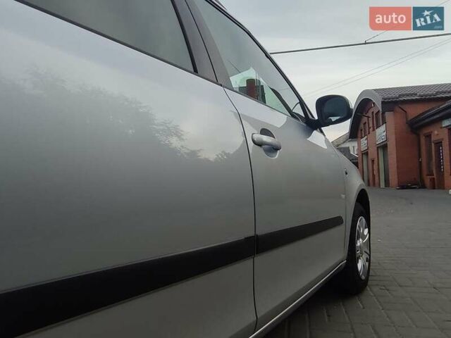 Сірий Шкода Фабія, об'ємом двигуна 1.39 л та пробігом 188 тис. км за 5277 $, фото 10 на Automoto.ua