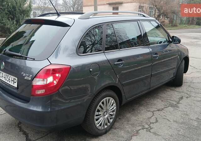 Серый Шкода Фабия, объемом двигателя 1.39 л и пробегом 232 тыс. км за 6500 $, фото 4 на Automoto.ua