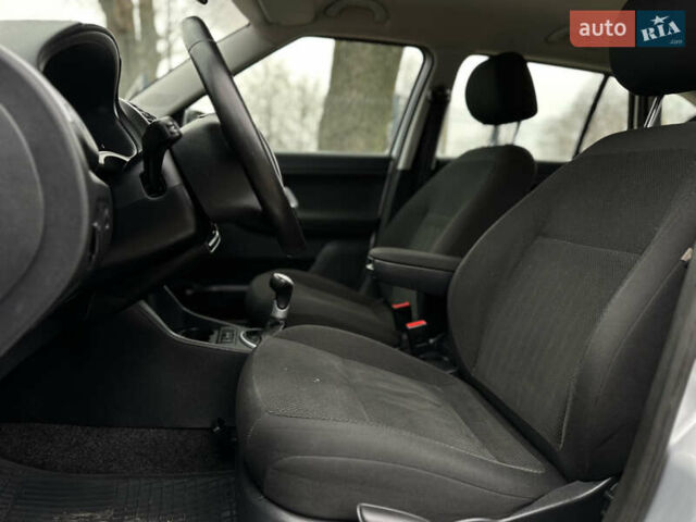 Серый Шкода Фабия, объемом двигателя 1.39 л и пробегом 224 тыс. км за 5800 $, фото 22 на Automoto.ua