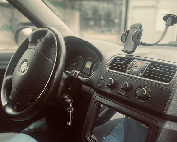 Сірий Шкода Фабія, об'ємом двигуна 1.2 л та пробігом 127 тис. км за 4800 $, фото 5 на Automoto.ua