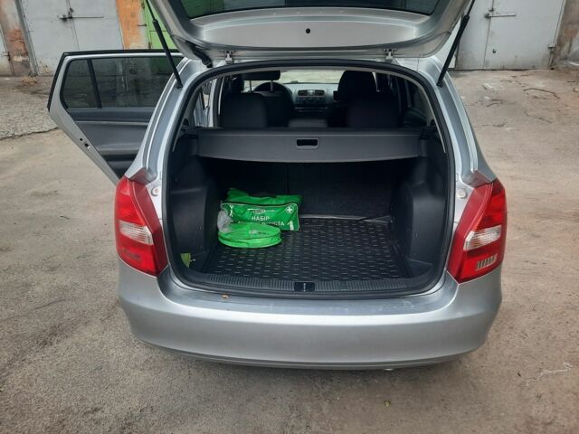 Серый Шкода Фабия, объемом двигателя 0 л и пробегом 157 тыс. км за 5800 $, фото 1 на Automoto.ua