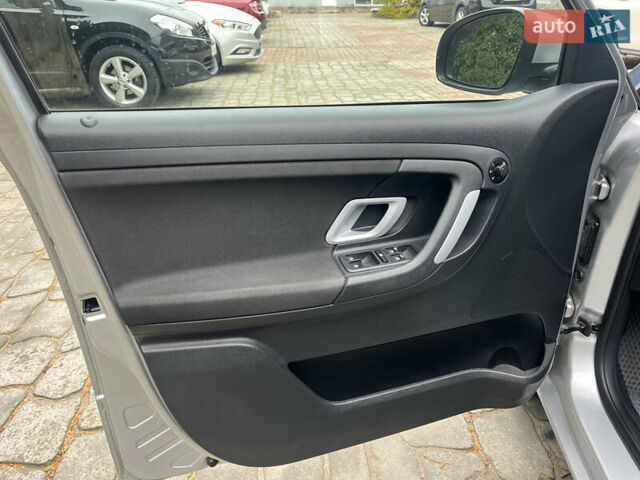 Сірий Шкода Фабія, об'ємом двигуна 1.6 л та пробігом 211 тис. км за 5500 $, фото 9 на Automoto.ua