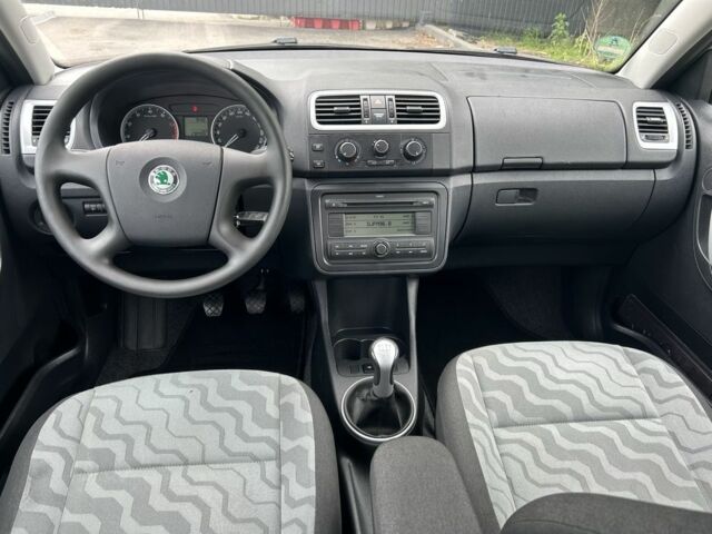 Серый Шкода Фабия, объемом двигателя 1.4 л и пробегом 230 тыс. км за 5350 $, фото 7 на Automoto.ua