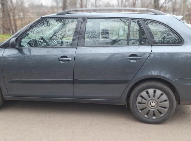 Серый Шкода Фабия, объемом двигателя 0 л и пробегом 220 тыс. км за 5500 $, фото 1 на Automoto.ua