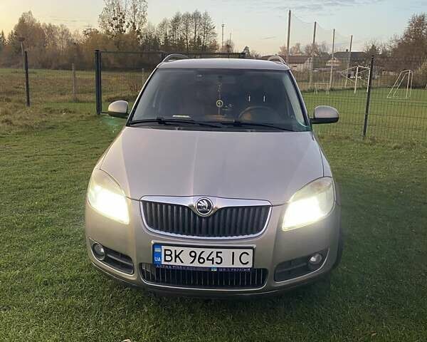 Серый Шкода Фабия, объемом двигателя 1.4 л и пробегом 310 тыс. км за 4200 $, фото 15 на Automoto.ua