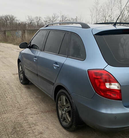 Серый Шкода Фабия, объемом двигателя 1.4 л и пробегом 395 тыс. км за 4200 $, фото 1 на Automoto.ua