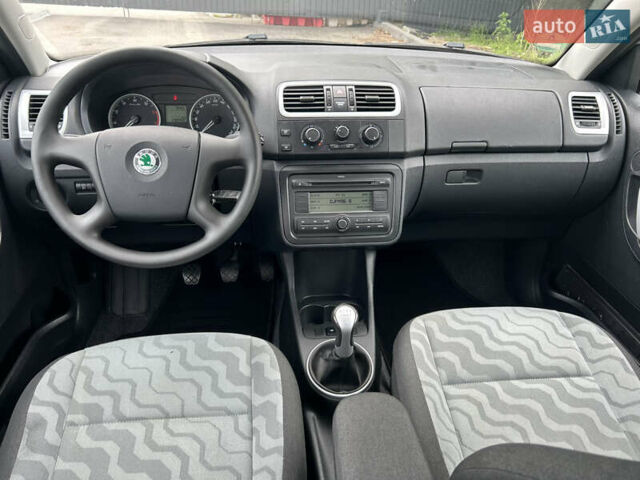 Серый Шкода Фабия, объемом двигателя 0 л и пробегом 230 тыс. км за 5499 $, фото 26 на Automoto.ua