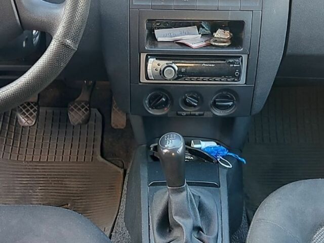 Серый Шкода Фабия, объемом двигателя 0 л и пробегом 297 тыс. км за 4000 $, фото 7 на Automoto.ua