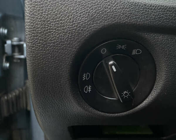 Серый Шкода Фабия, объемом двигателя 1.4 л и пробегом 395 тыс. км за 4200 $, фото 11 на Automoto.ua