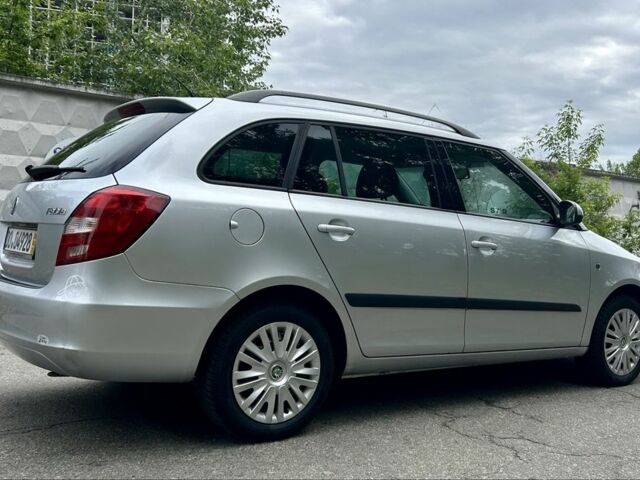 Серый Шкода Фабия, объемом двигателя 1.4 л и пробегом 230 тыс. км за 5350 $, фото 2 на Automoto.ua