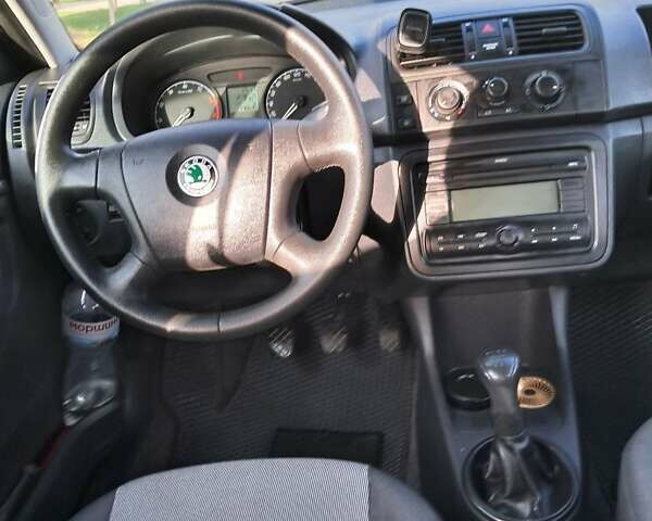 Серый Шкода Фабия, объемом двигателя 1.39 л и пробегом 190 тыс. км за 5900 $, фото 30 на Automoto.ua