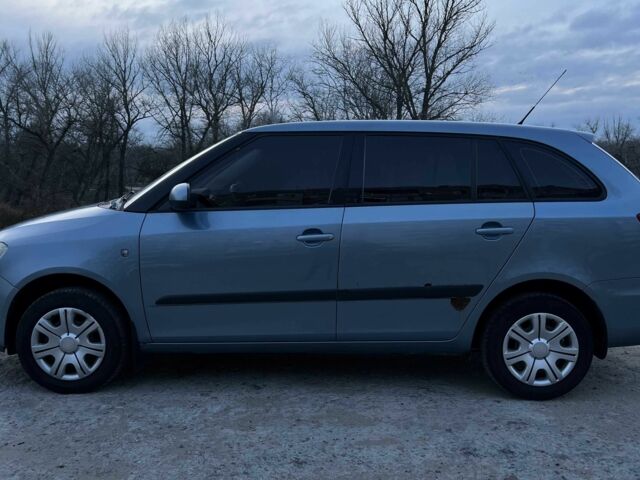 Серый Шкода Фабия, объемом двигателя 1.4 л и пробегом 201 тыс. км за 4500 $, фото 7 на Automoto.ua