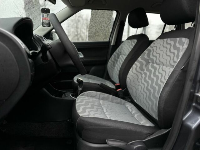 Сірий Шкода Фабія, об'ємом двигуна 1.4 л та пробігом 217 тис. км за 5700 $, фото 5 на Automoto.ua