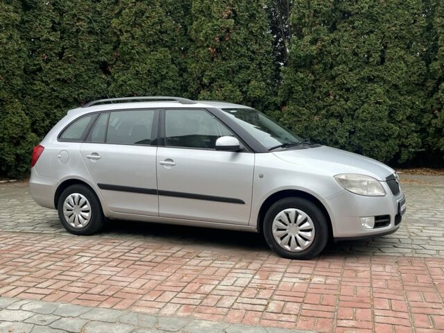 Серый Шкода Фабия, объемом двигателя 1.6 л и пробегом 211 тыс. км за 6800 $, фото 1 на Automoto.ua