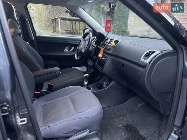 Сірий Шкода Фабія, об'ємом двигуна 1.39 л та пробігом 148 тис. км за 6200 $, фото 5 на Automoto.ua