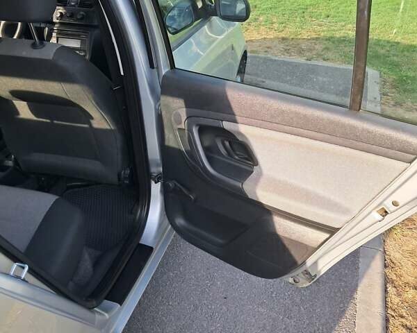 Серый Шкода Фабия, объемом двигателя 1.39 л и пробегом 190 тыс. км за 5900 $, фото 21 на Automoto.ua