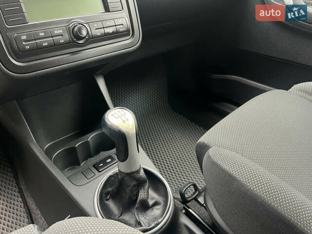 Сірий Шкода Фабія, об'ємом двигуна 1.6 л та пробігом 211 тис. км за 5500 $, фото 15 на Automoto.ua