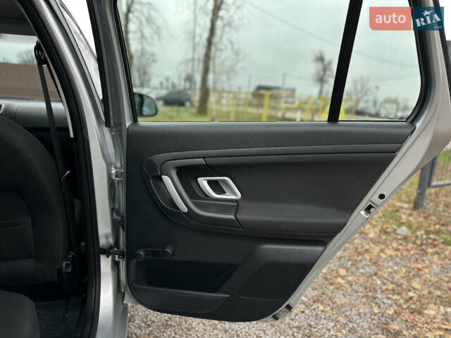 Серый Шкода Фабия, объемом двигателя 1.39 л и пробегом 224 тыс. км за 5800 $, фото 43 на Automoto.ua