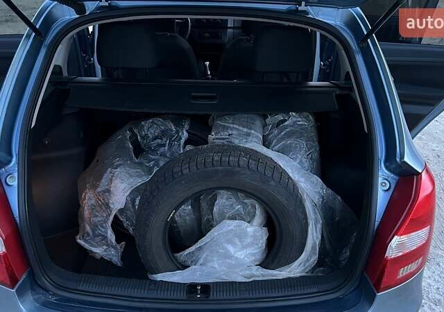 Серый Шкода Фабия, объемом двигателя 1.39 л и пробегом 201 тыс. км за 4500 $, фото 14 на Automoto.ua