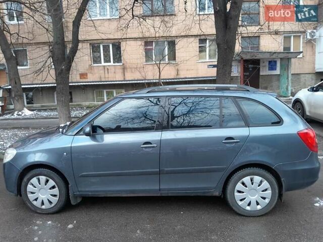 Серый Шкода Фабия, объемом двигателя 1.2 л и пробегом 220 тыс. км за 4500 $, фото 2 на Automoto.ua