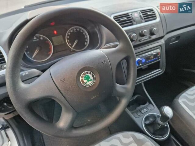 Серый Шкода Фабия, объемом двигателя 1.4 л и пробегом 147 тыс. км за 5600 $, фото 39 на Automoto.ua